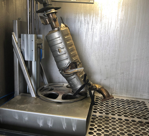 The Flash Cleaner Machine provides the only effective solution for DPF cleaning with a unique system which guarantees the complete removal of PM10, cerium and oil deposits without damaging the filter.